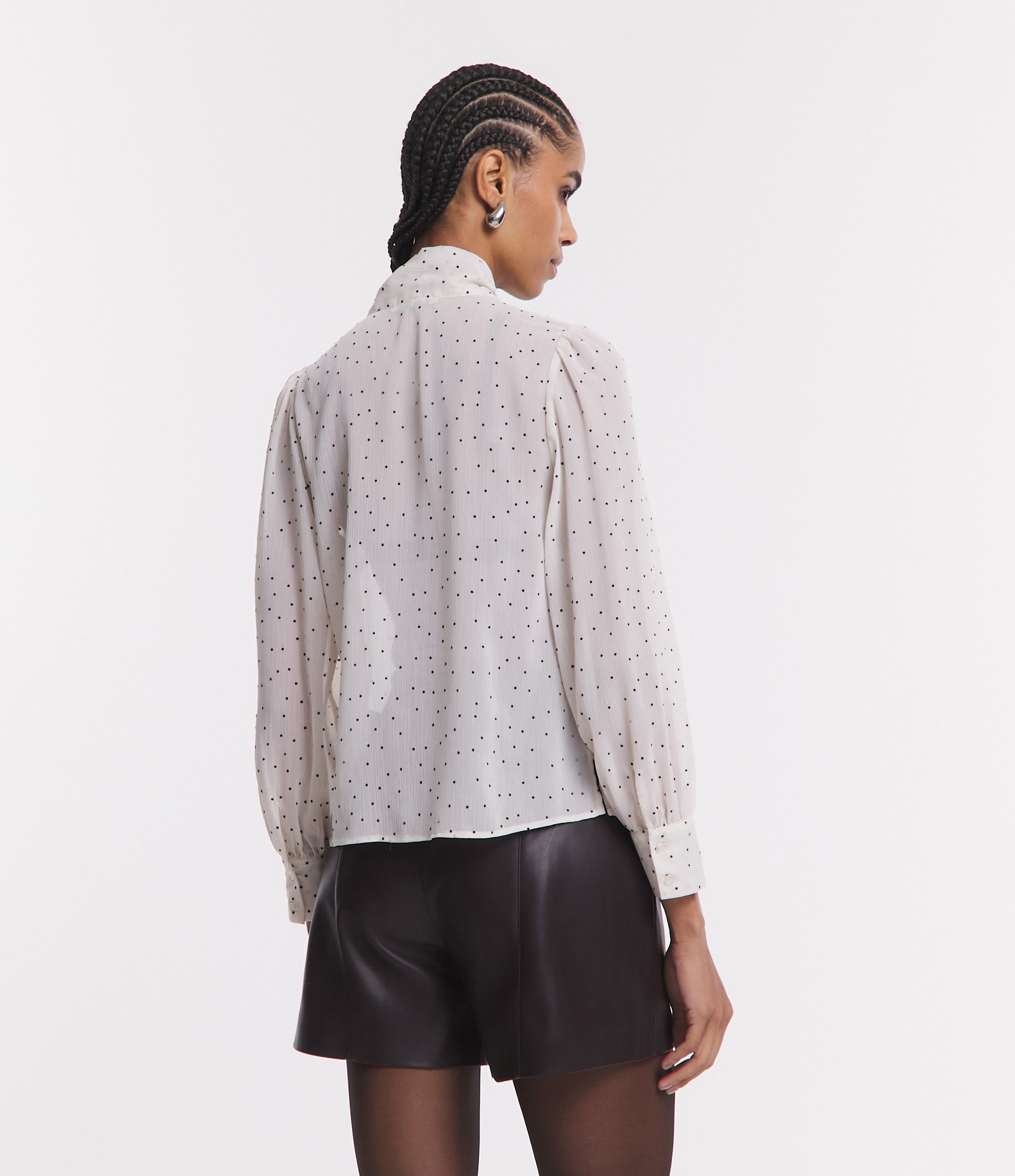 Camisa em Chiffon com Gola Laço e Manga Bufante Off White 3