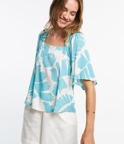 Blusa em Viscose com Manga Ampla e Estampa Folhagem