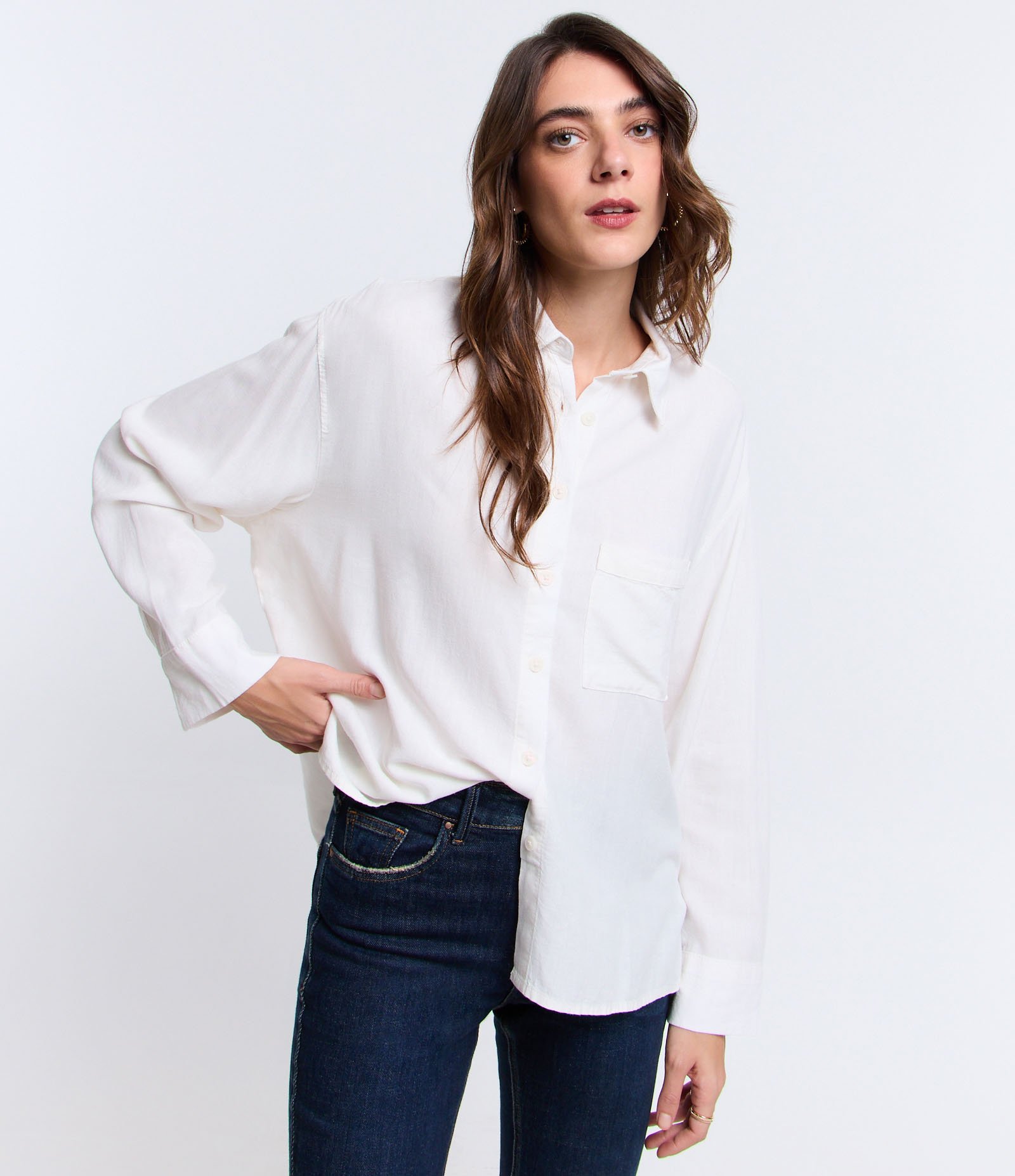 Camisa em Viscolinho com Bolso e Abotoamento Branco 1