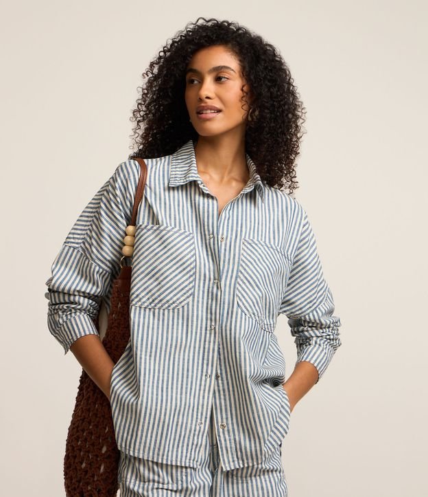 Camisa Jeans com Bolsos e Estampa de Listras
