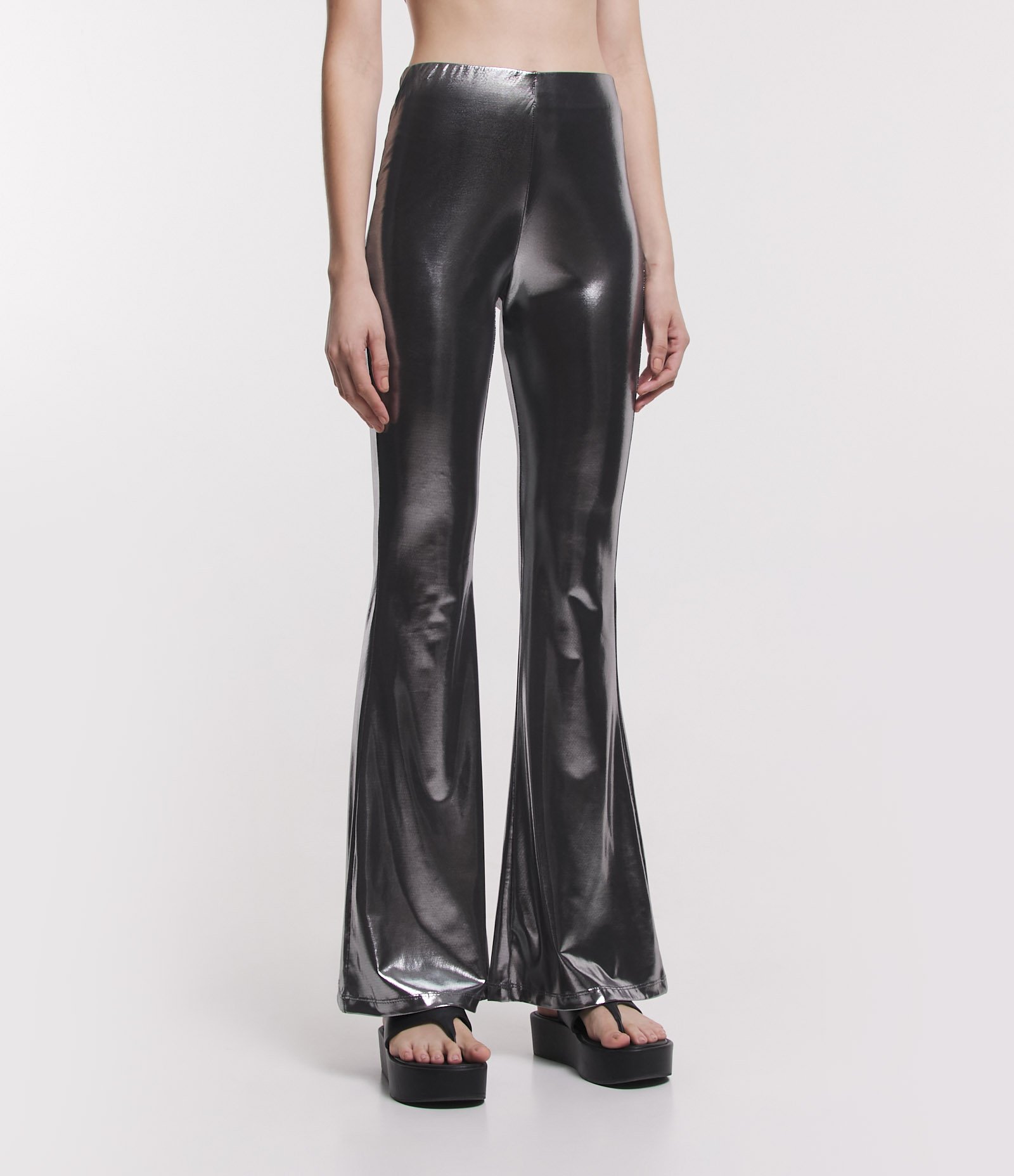 Calça Flare Brilhante com Efeito Laminada Prata 2