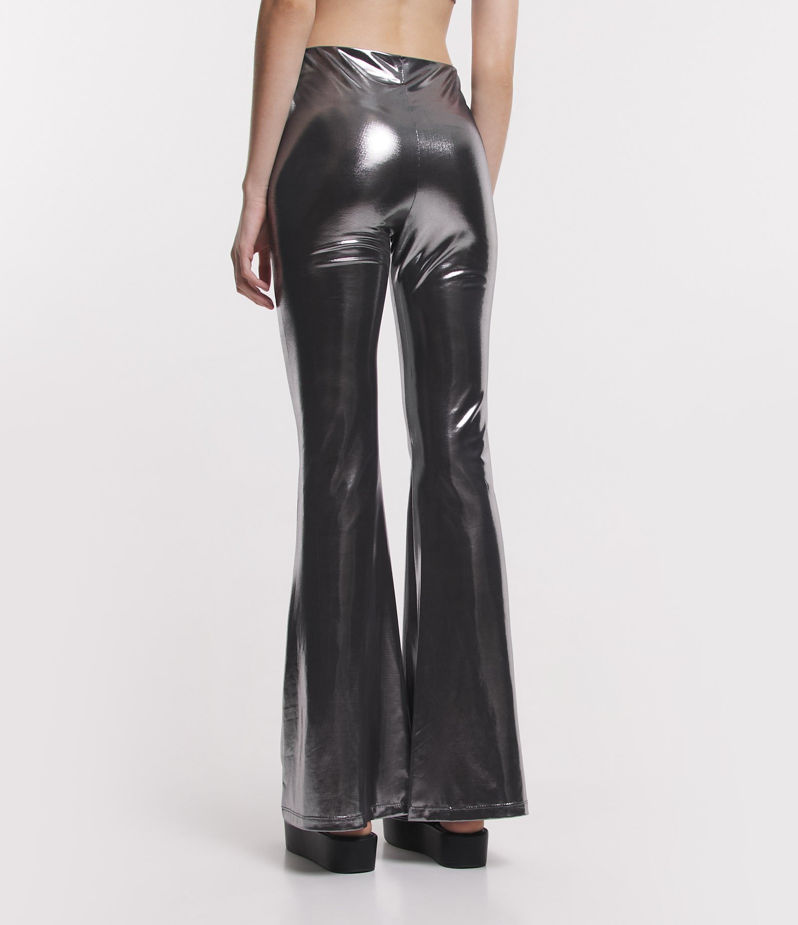 Calça Flare Brilhante com Efeito Laminada Prata 3
