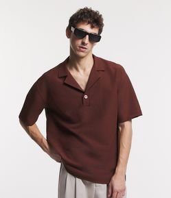 Polo com Textura Quadriculada com Manga Curta