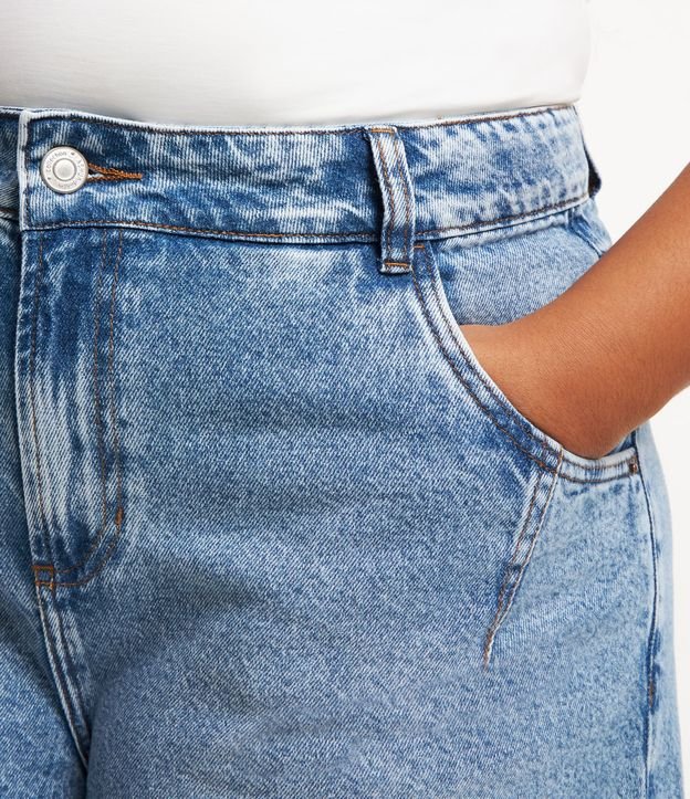 Short Mom em Jeans com Recorte e Barra Dobrada Curve & Plus Size Azul 4