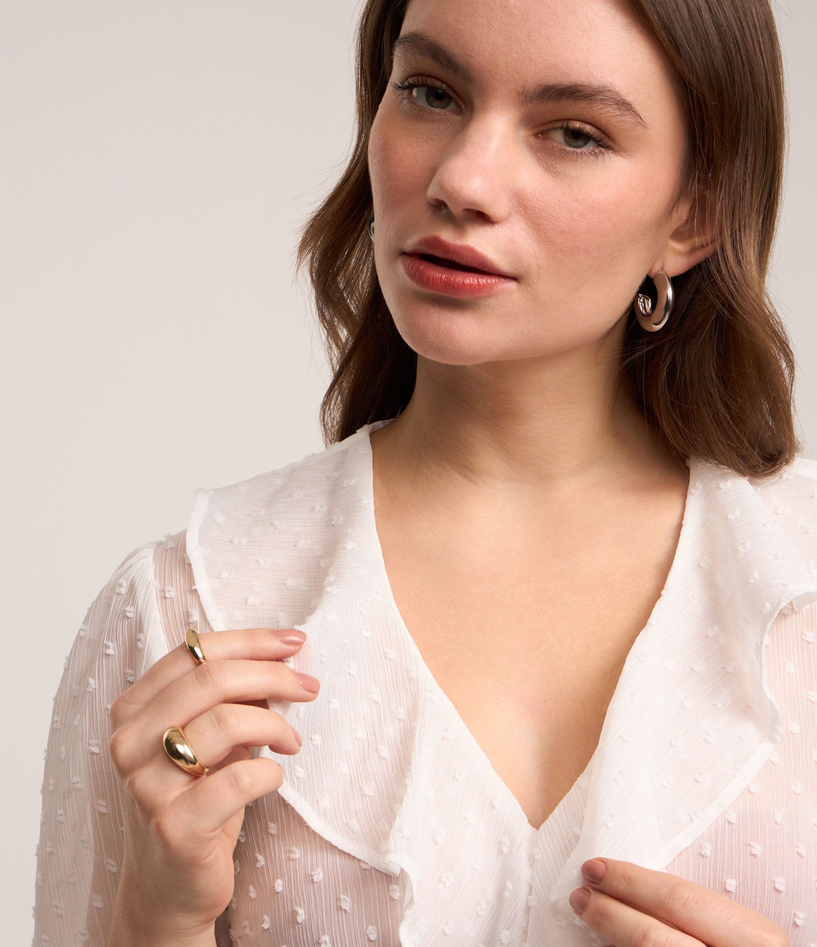 Blusa em Chiffon Maquinetado com Babado Jabô Branco Neve 3