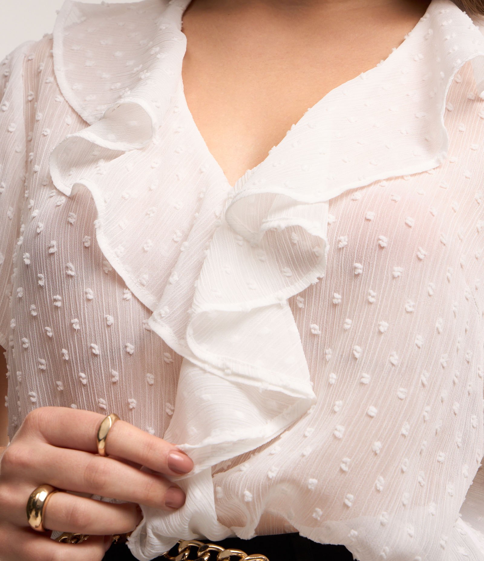 Blusa em Chiffon Maquinetado com Babado Jabô Branco Neve 5