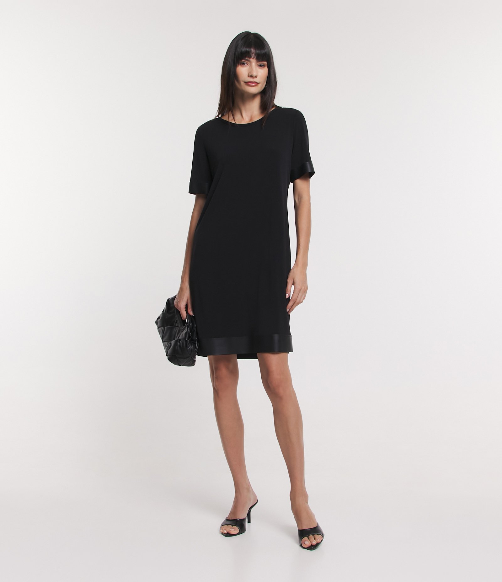 Vestido Curto com Detalhes em PU nas Mangas e Barra Preto 2