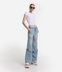 Calça Pantalona Jeans com Recortes Vazados e Abotoados