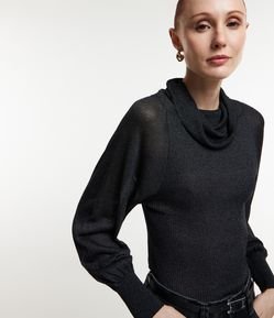 Blusa em Tricô com Gola Alta Boba e Detalhe em Fio Metalizado