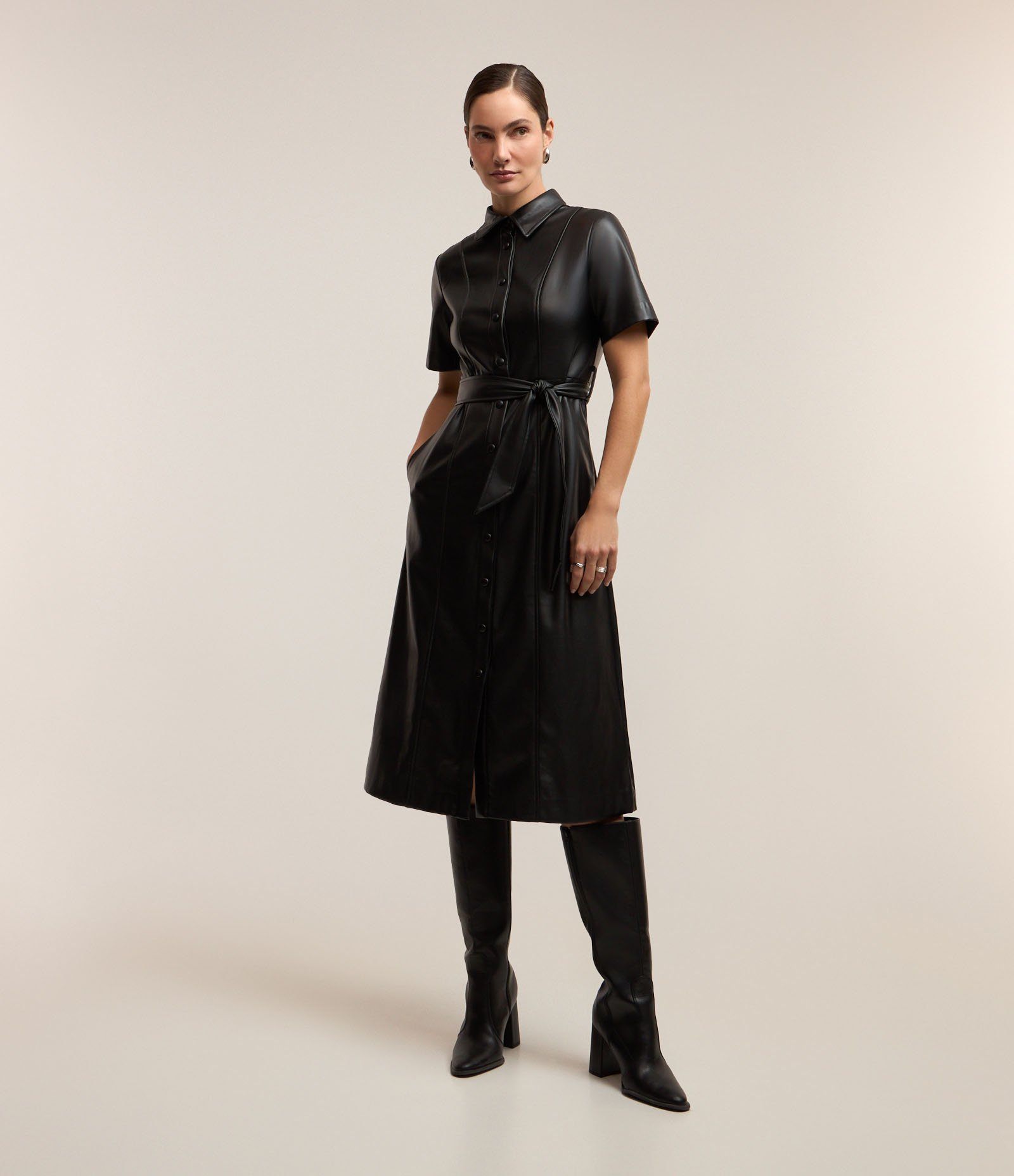 Vestido Chemise em PU com Faixa para Amarração Preto 1