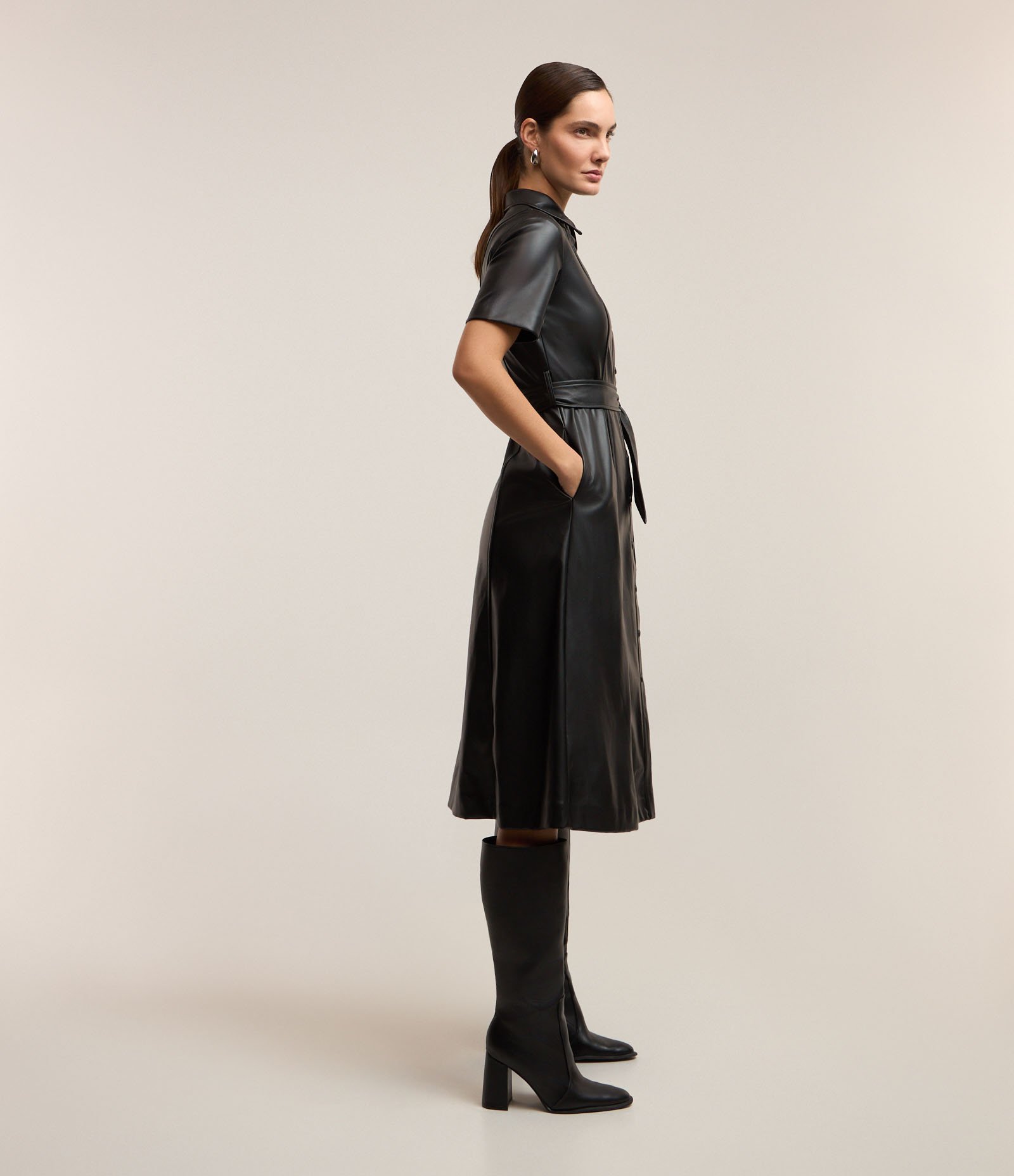 Vestido Chemise em PU com Faixa para Amarração Preto 3