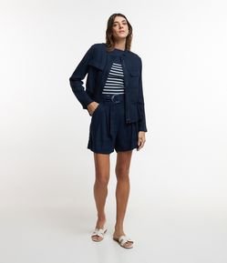 Short em Viscolinho com Cinto Estruturado e Pregas