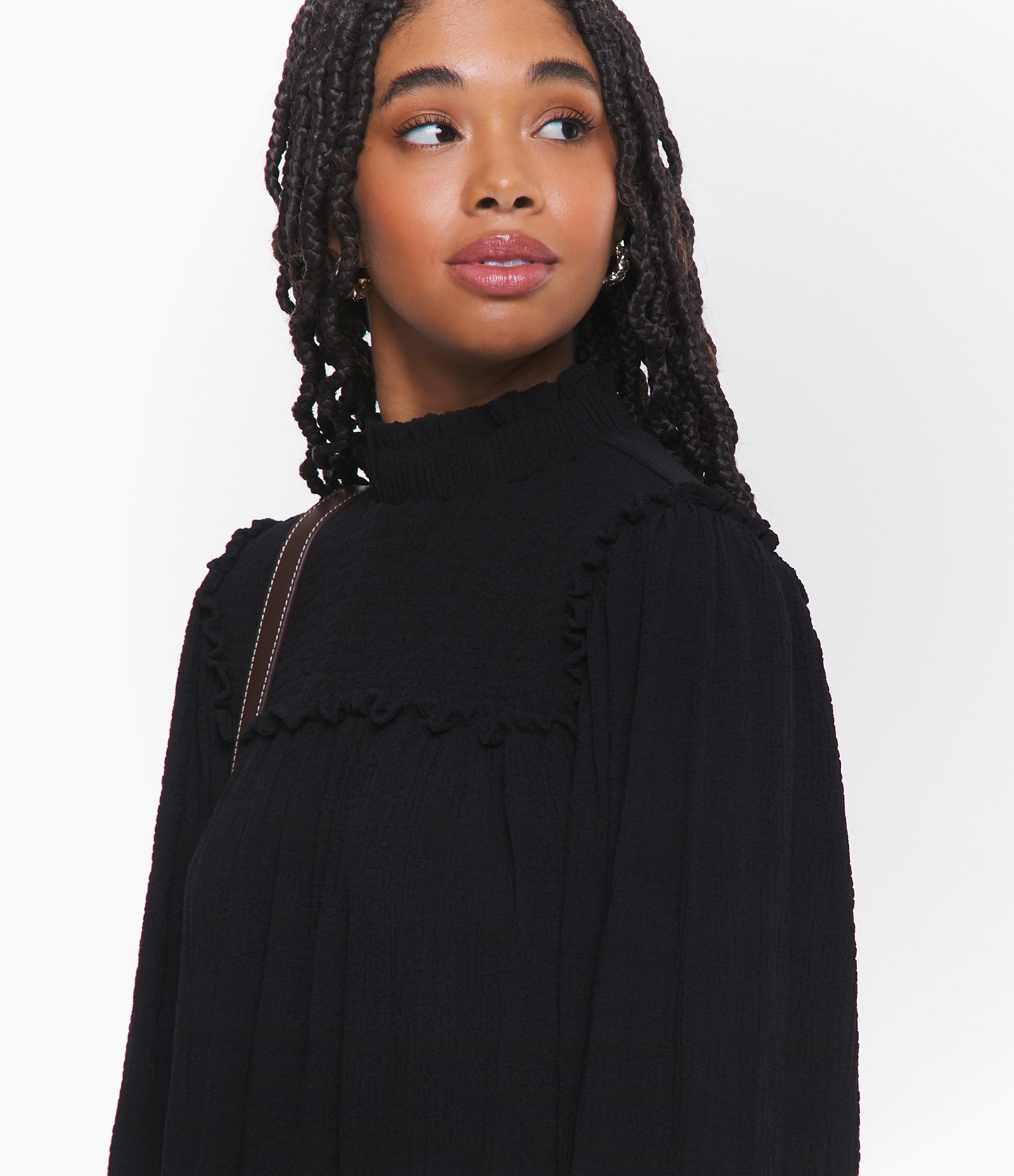 Vestido Curto em Viscose com Gola Alta e Lastex Preto 4