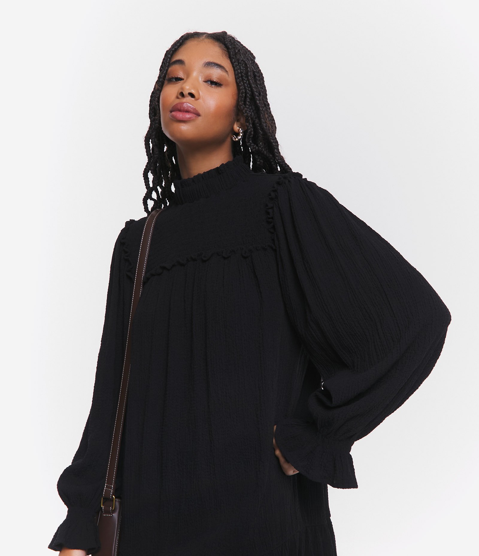 Vestido Curto em Viscose com Gola Alta e Lastex Preto 5