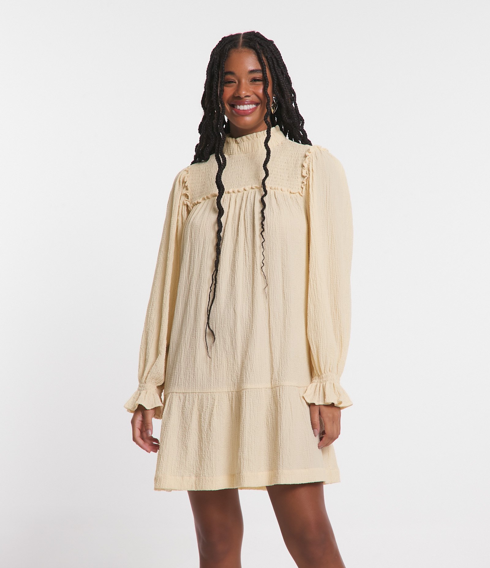 Vestido Curto em Viscose com Gola Alta e Lastex Bege 2