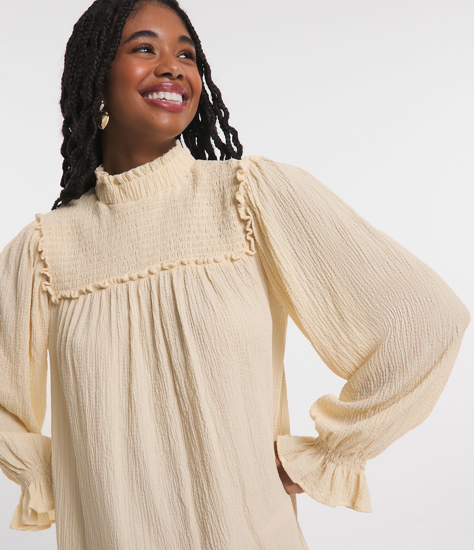 Vestido Curto em Viscose com Gola Alta e Lastex Bege 3