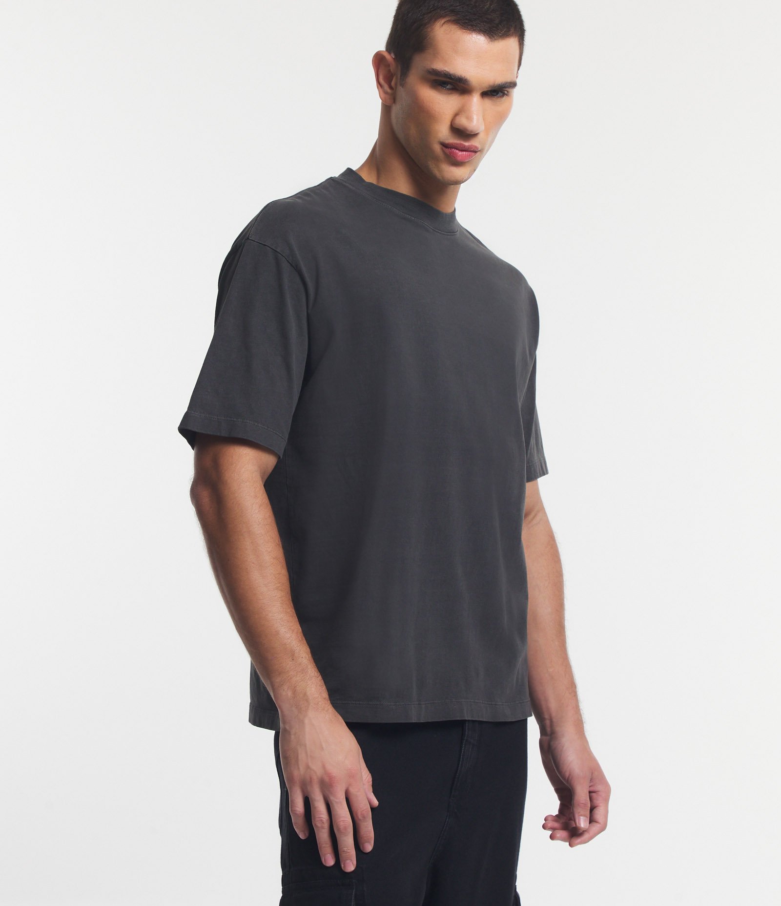 Camiseta Boxy em Algodão Estonada com Gola Alta Preto 3