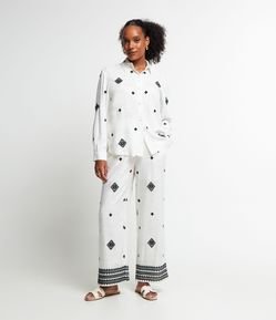 Calça Wide Leg em Viscolinho com Bordados