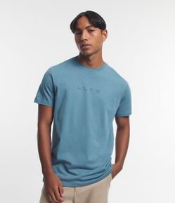 Camiseta Comfort em Algodão Peruano e Lettering Minimalista no Peito