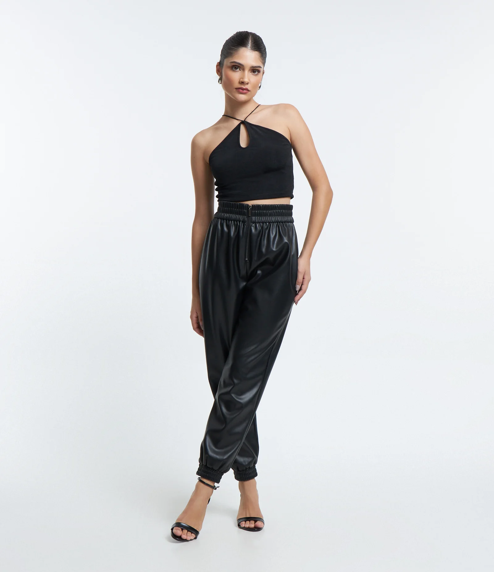 Calça Jogger em Pu com Lastex na Cintura e Zíper Tratorado Preto 1