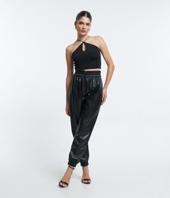 Calça Jogger em Pu com Lastex na Cintura e Zíper Tratorado