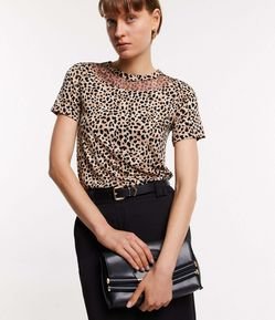 Blusa Manga Curta em Viscose com Estampa de Onça