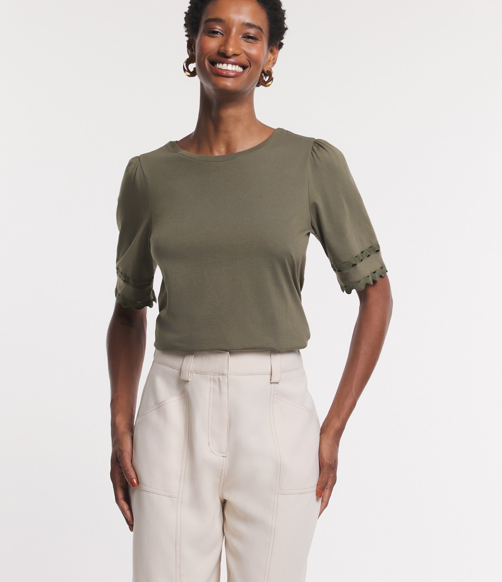 Blusa em Meia Malha com Sianinhas na Manga Curta Bufante Verde Oliva 1