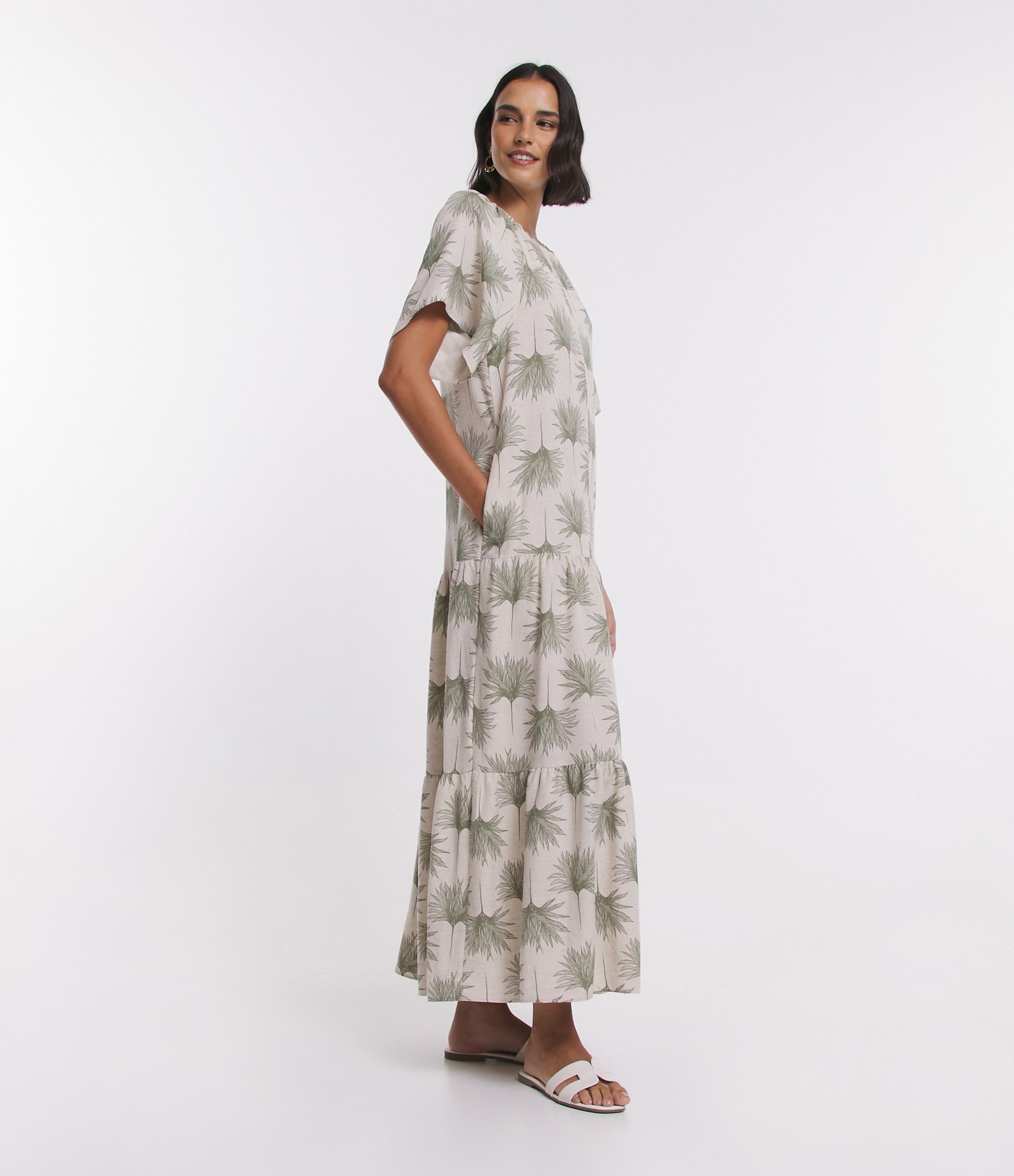 Vestido Leve em Viscolinho com Recortes na Saia e Estampa Folhagens Off White/ Verde 6