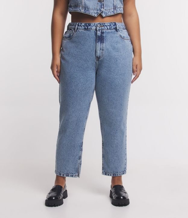 Calça Reta em Jeans Marmorizado e Fendinha na Barra Curve & Plus Size Azul Jeans 2