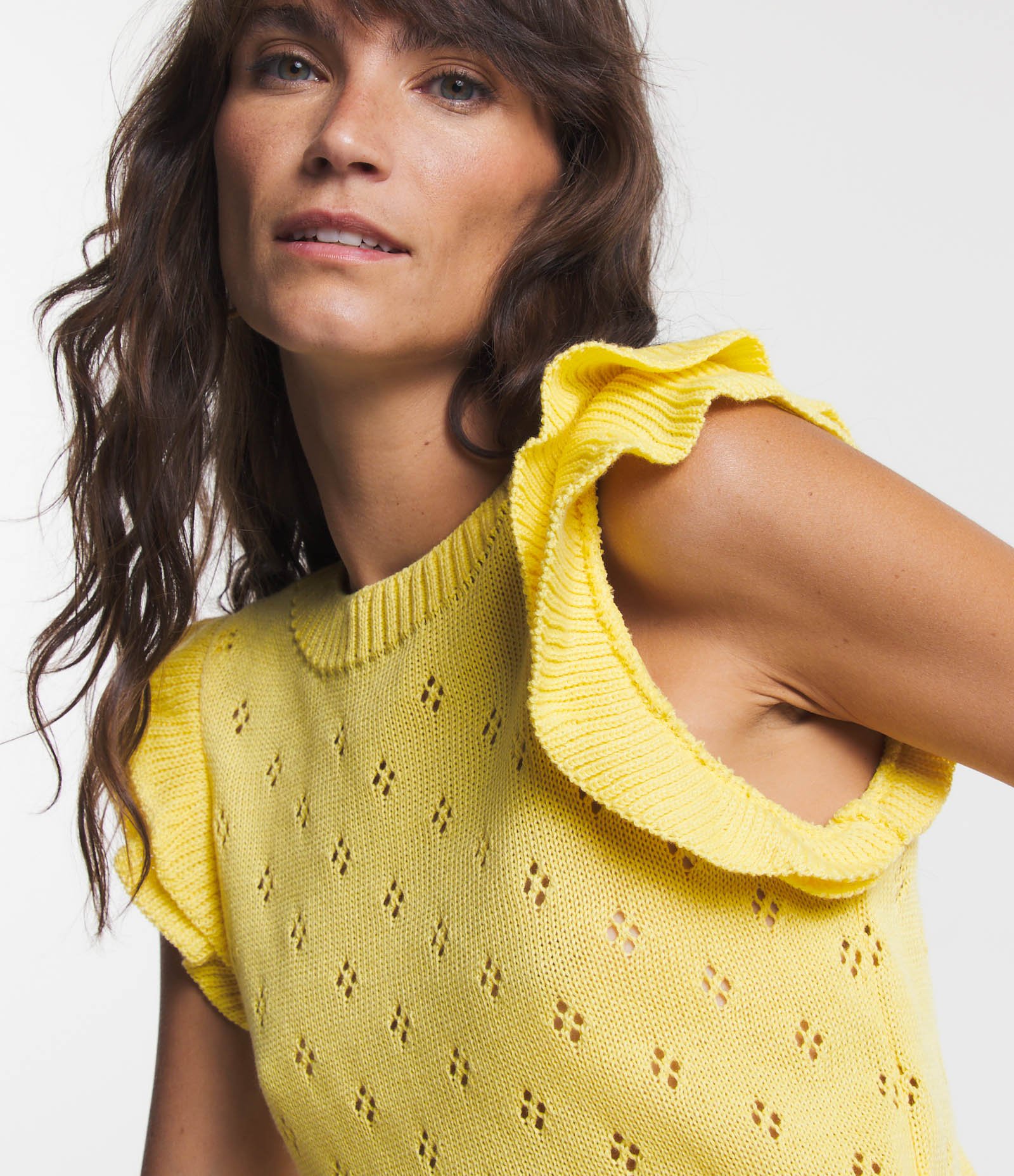 Blusa Sem Manga em Tricô Vazado com Babado no Ombro Amarelo 3
