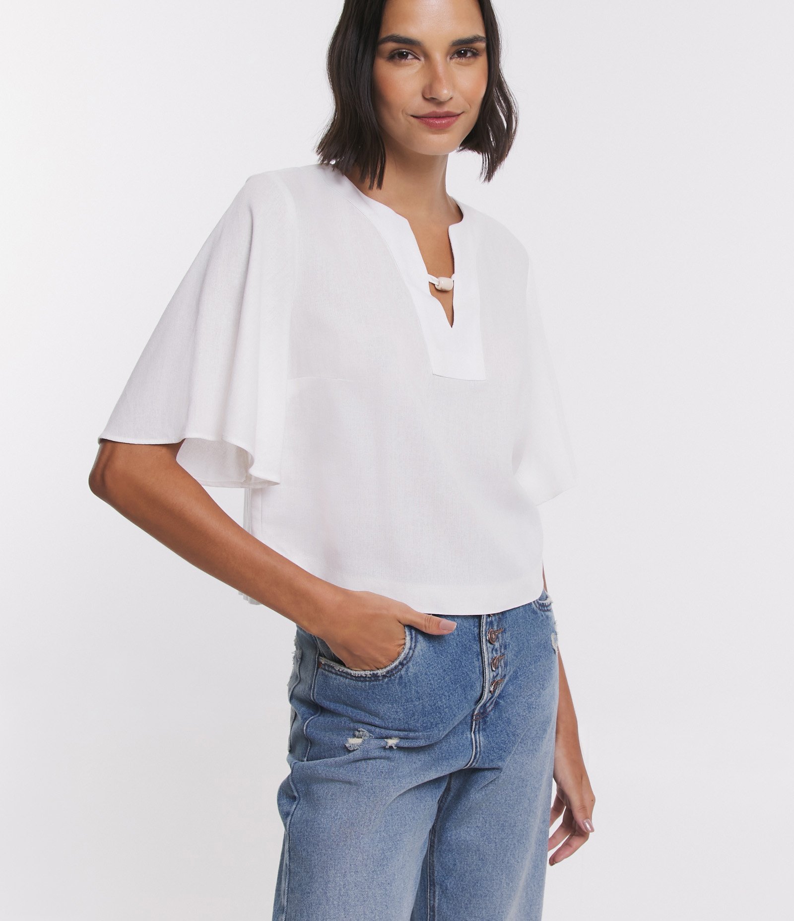 Blusa em Viscolinho com Manga Evasê e Decote Diferenciado Branco Neve 4