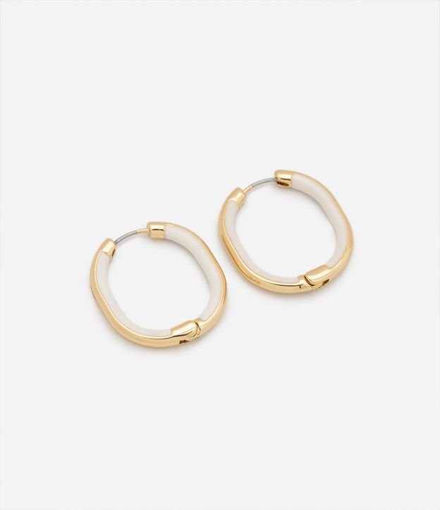 Brinco Argola Esmaltada com Detalhe em Resina Dourado/Off White 1