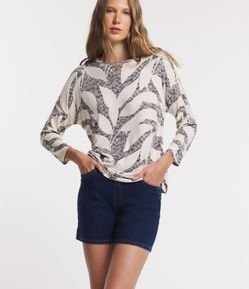 Blusa em Viscose com Estampa Folhagens
