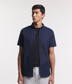 Camisa Comfort em Oxford com Gola Colarinho e Manga Curta