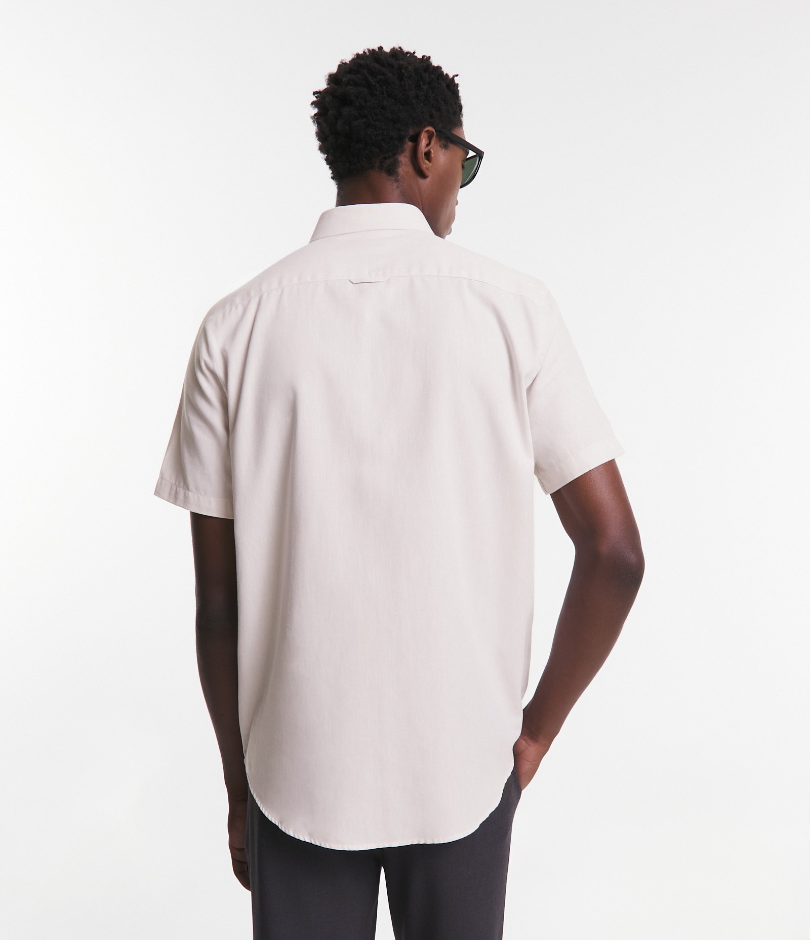 Camisa Comfort em Oxford com Gola Colarinho e Manga Curta Bege 5