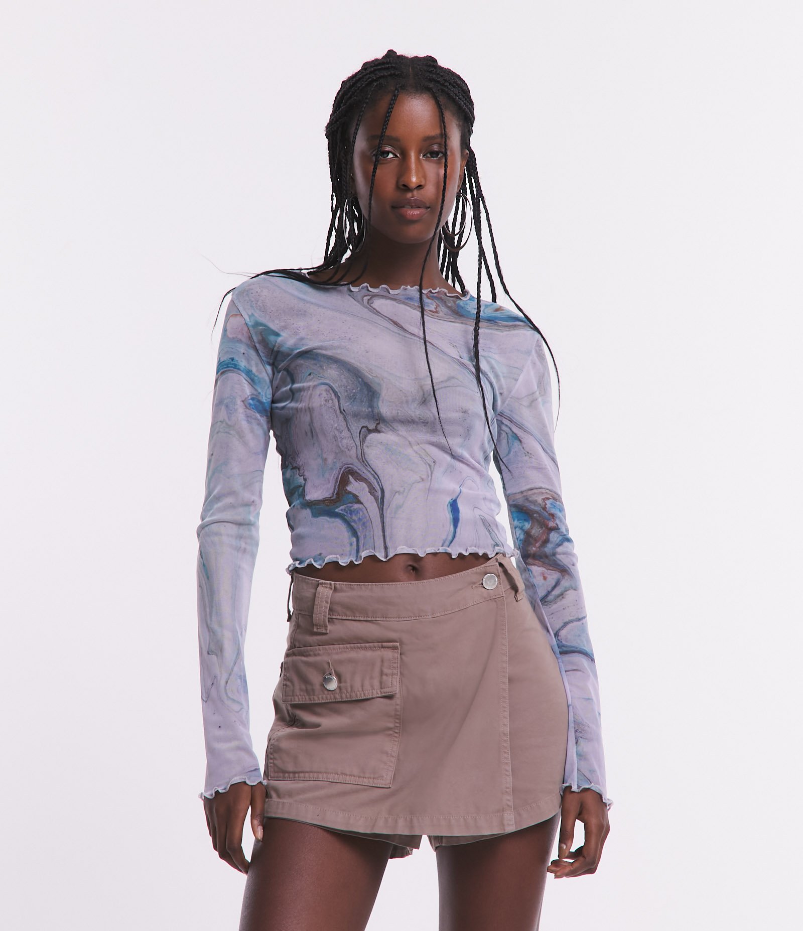 Blusa Cropped em Tule com Frufru e Estampa Abstrata Manchadinha Azul 1