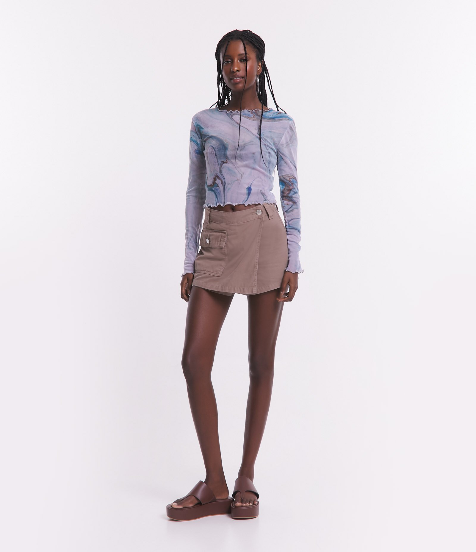 Blusa Cropped em Tule com Frufru e Estampa Abstrata Manchadinha Azul 2