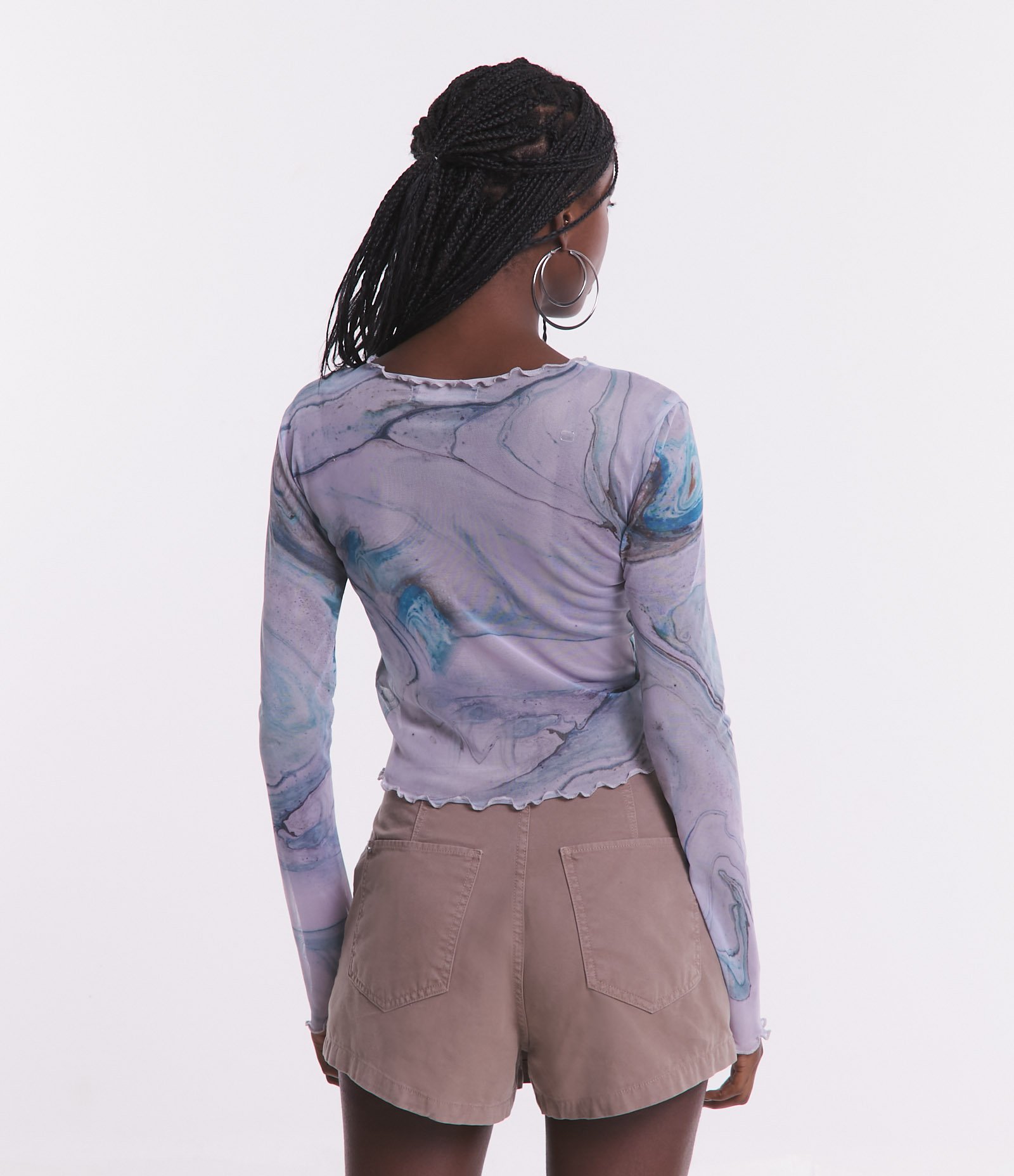 Blusa Cropped em Tule com Frufru e Estampa Abstrata Manchadinha Azul 3