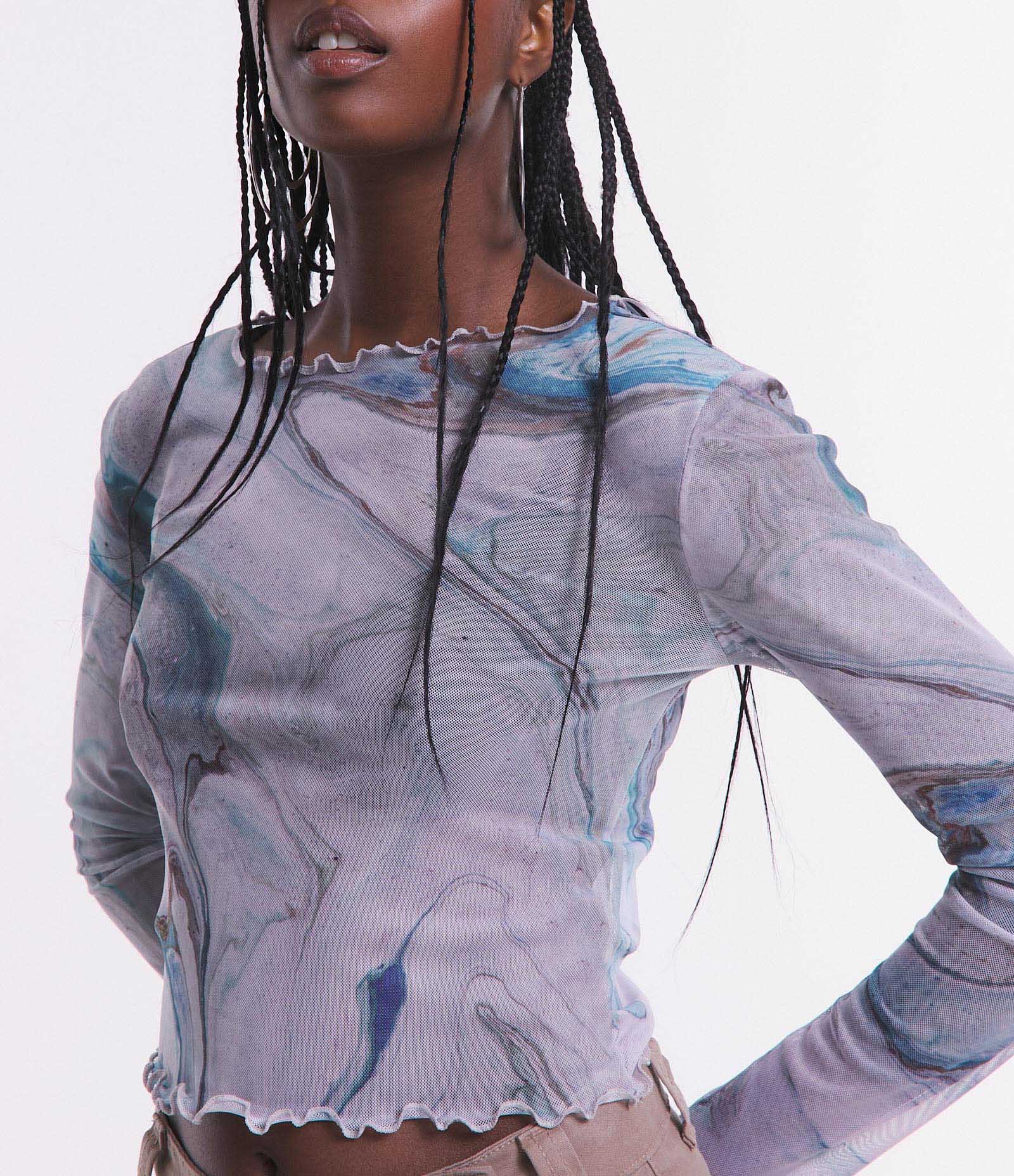 Blusa Cropped em Tule com Frufru e Estampa Abstrata Manchadinha Azul 4