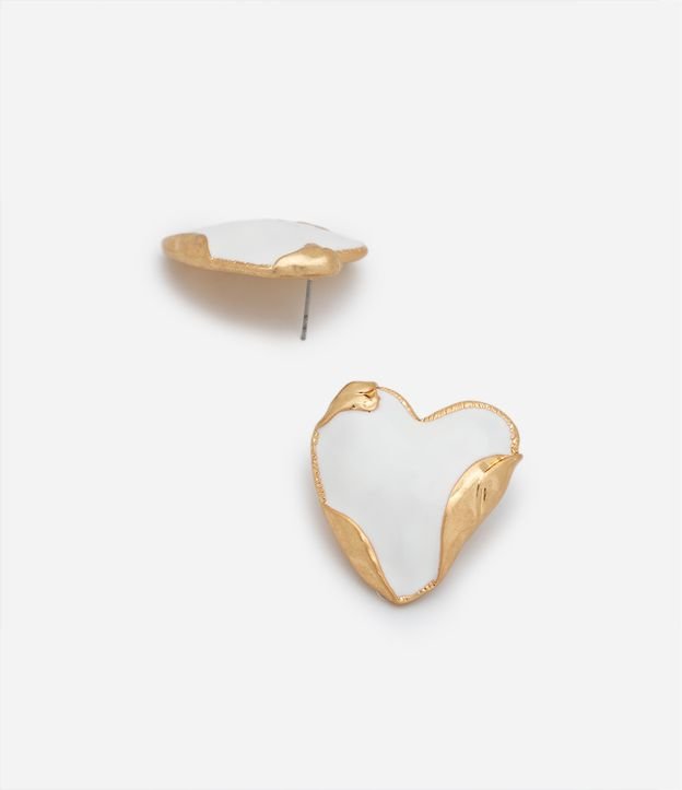 Brinco Botão Esmaltado em Formato de Coração Orgânico Dourado 3