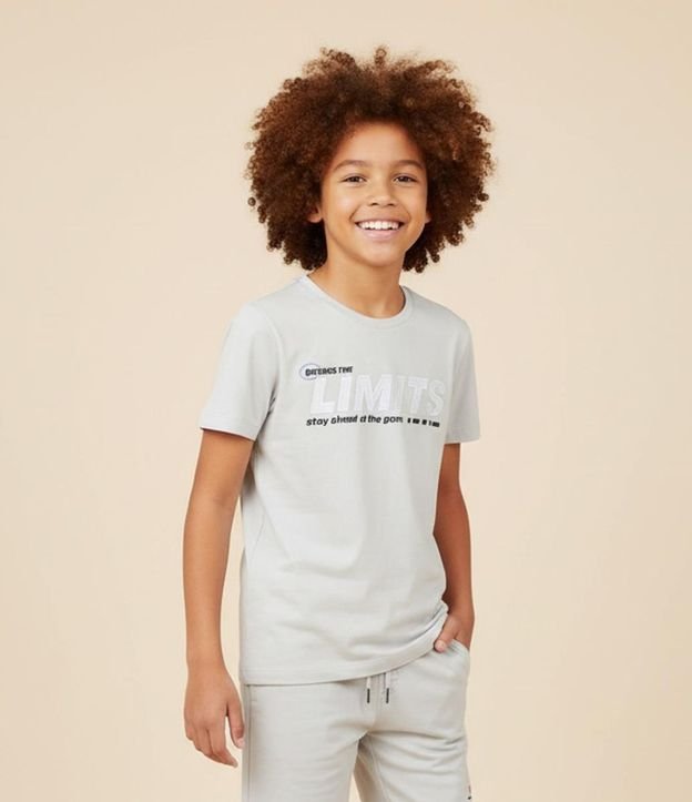 Camiseta Infantil com Estampa Limits e Foil - Tam 5 a 14 Anos