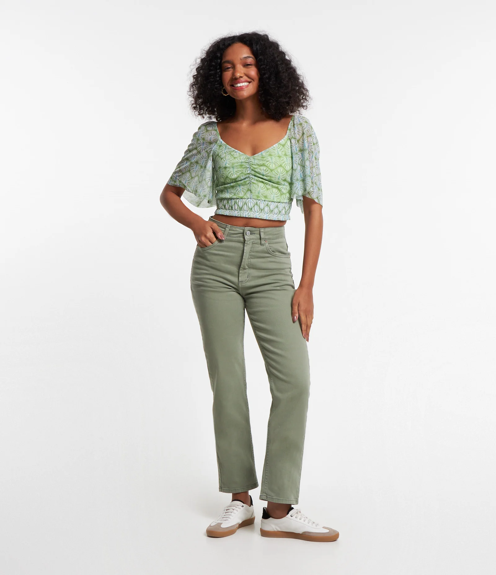 Blusa em Tule com Estampa de Folhagens Verde 2