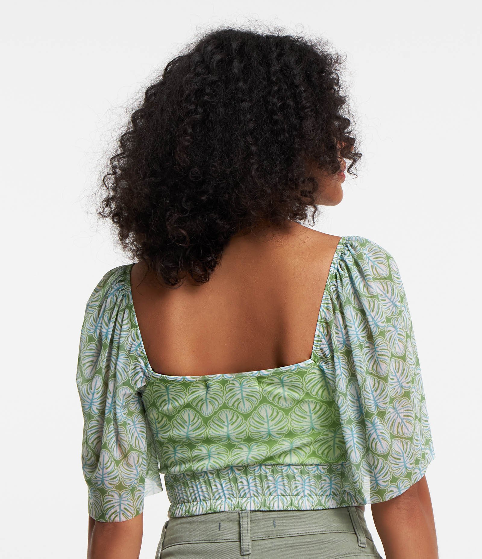 Blusa em Tule com Estampa de Folhagens Verde 3