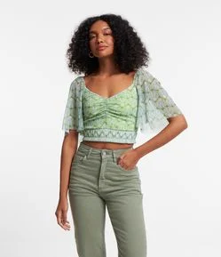 Blusa em Tule com Estampa de Folhagens