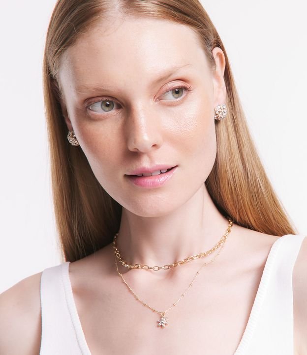 Conjunto 01 Par de Brincos 02 Colares em Diferentes Colares