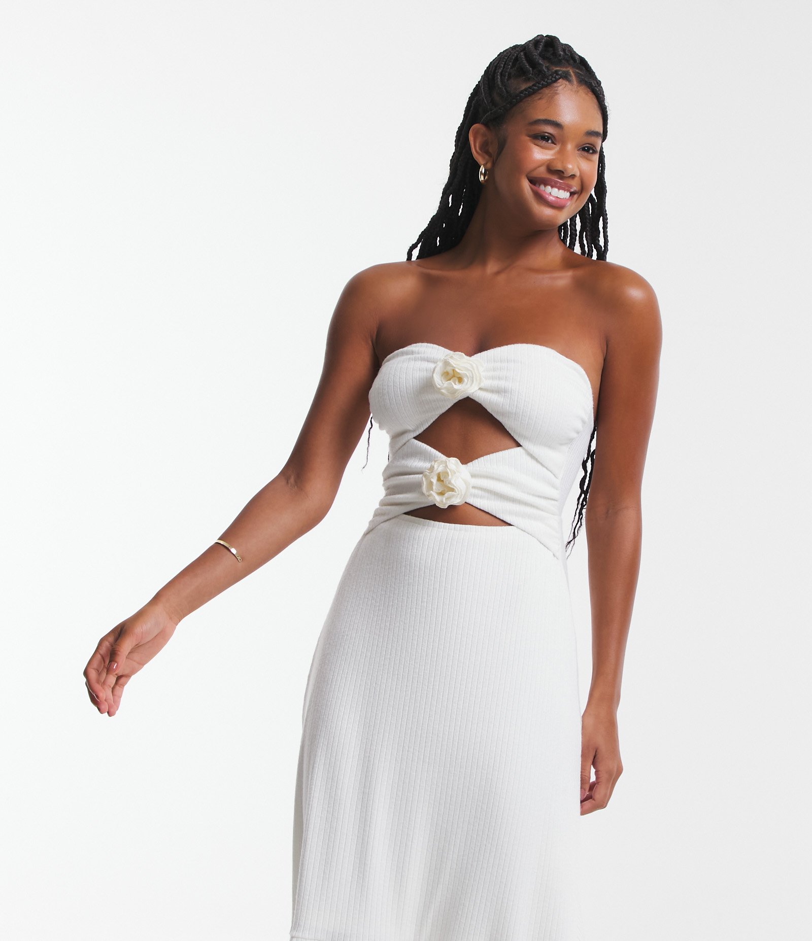 Vestido Midi Canelado com Aberturas Vazadas e Flores Aplicadas Branco 2