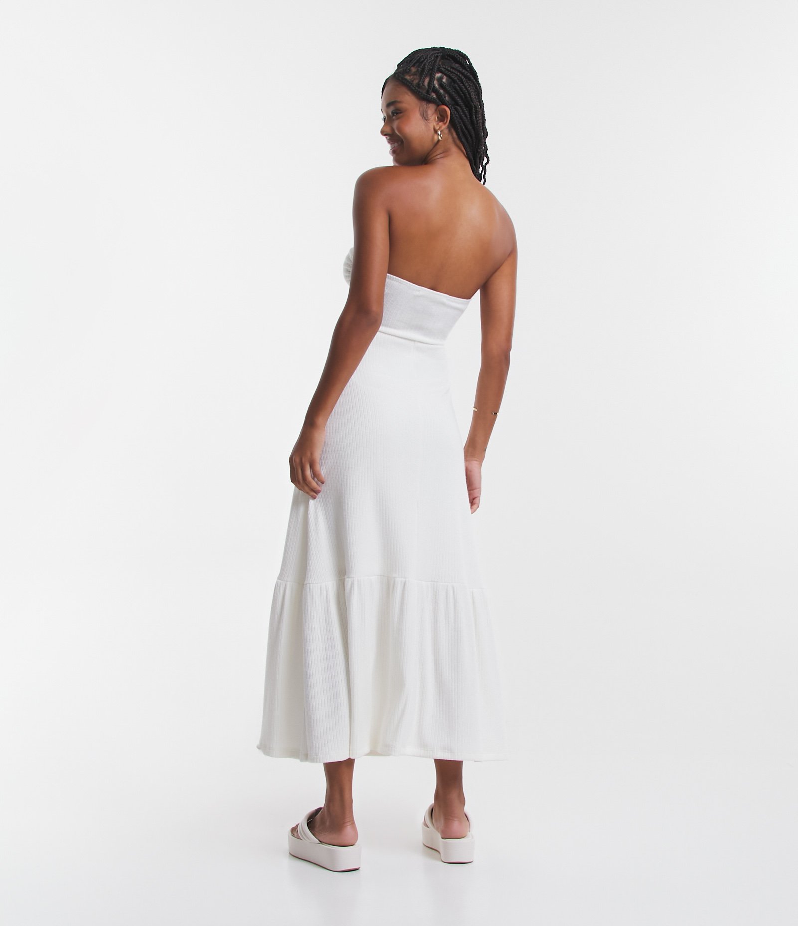 Vestido Midi Canelado com Aberturas Vazadas e Flores Aplicadas Branco 3