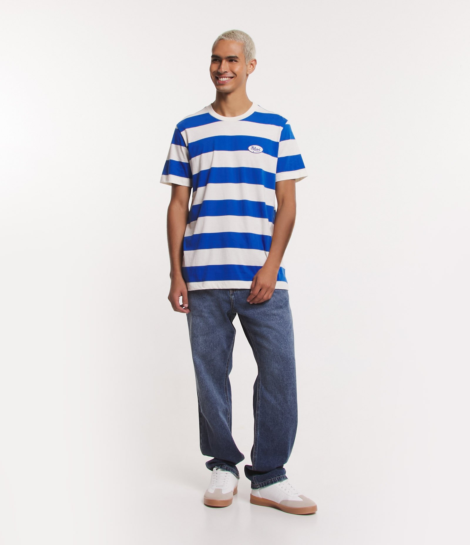 Camiseta Comfort em Meia Malha Listrada com Fio Tinto e Etiqueta Branco/Azul 2