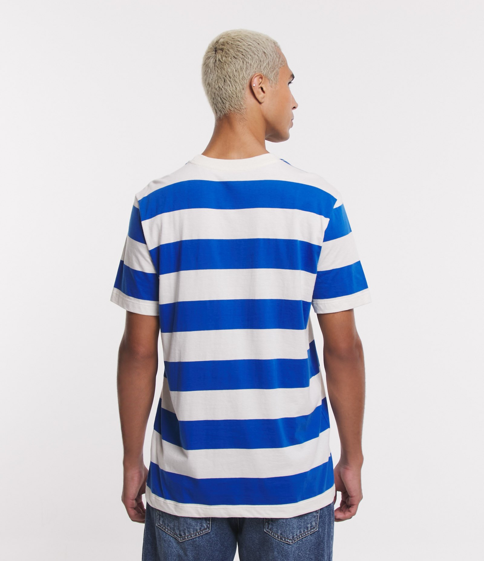 Camiseta Comfort em Meia Malha Listrada com Fio Tinto e Etiqueta Branco/Azul 3