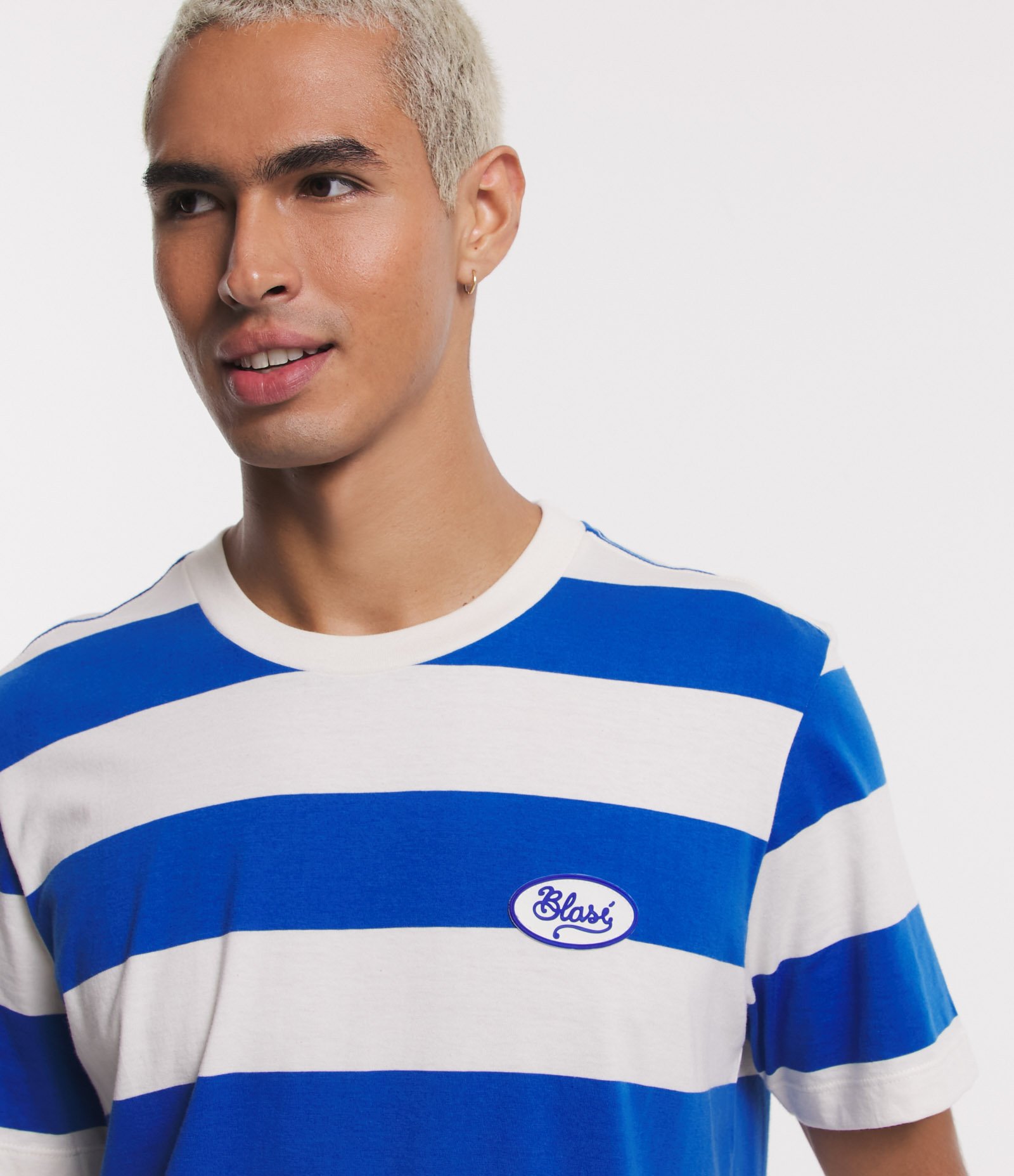 Camiseta Comfort em Meia Malha Listrada com Fio Tinto e Etiqueta Branco/Azul 4